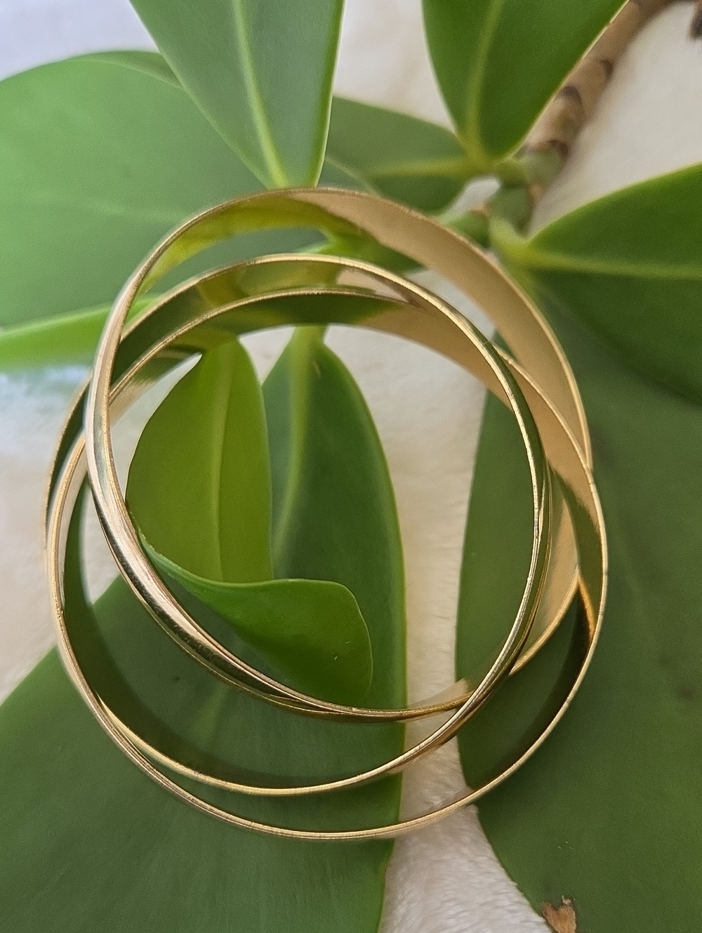 Interlocking Trinity Gold Tone Bangle Bracelet. NWT.